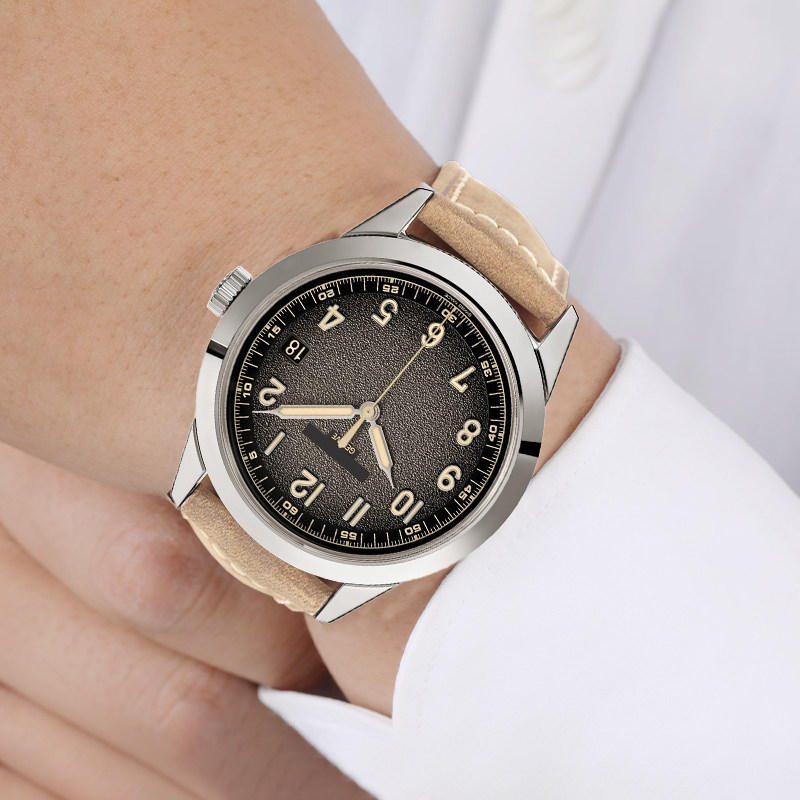 Bracelet de montre étendu en c - Patek Philippe Watch Calatrava avis et prix